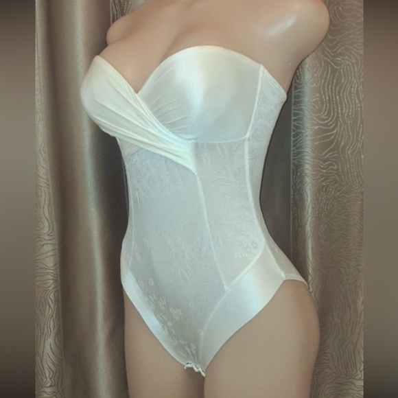Documented La Perla White Strapless Bodysuit - Picture 8 of 8